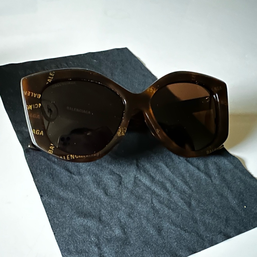 Balenciaga authentic sunglasses - Picture 8 of 9